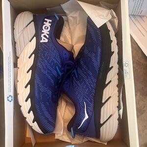 Men’s 13 Hoka never worn